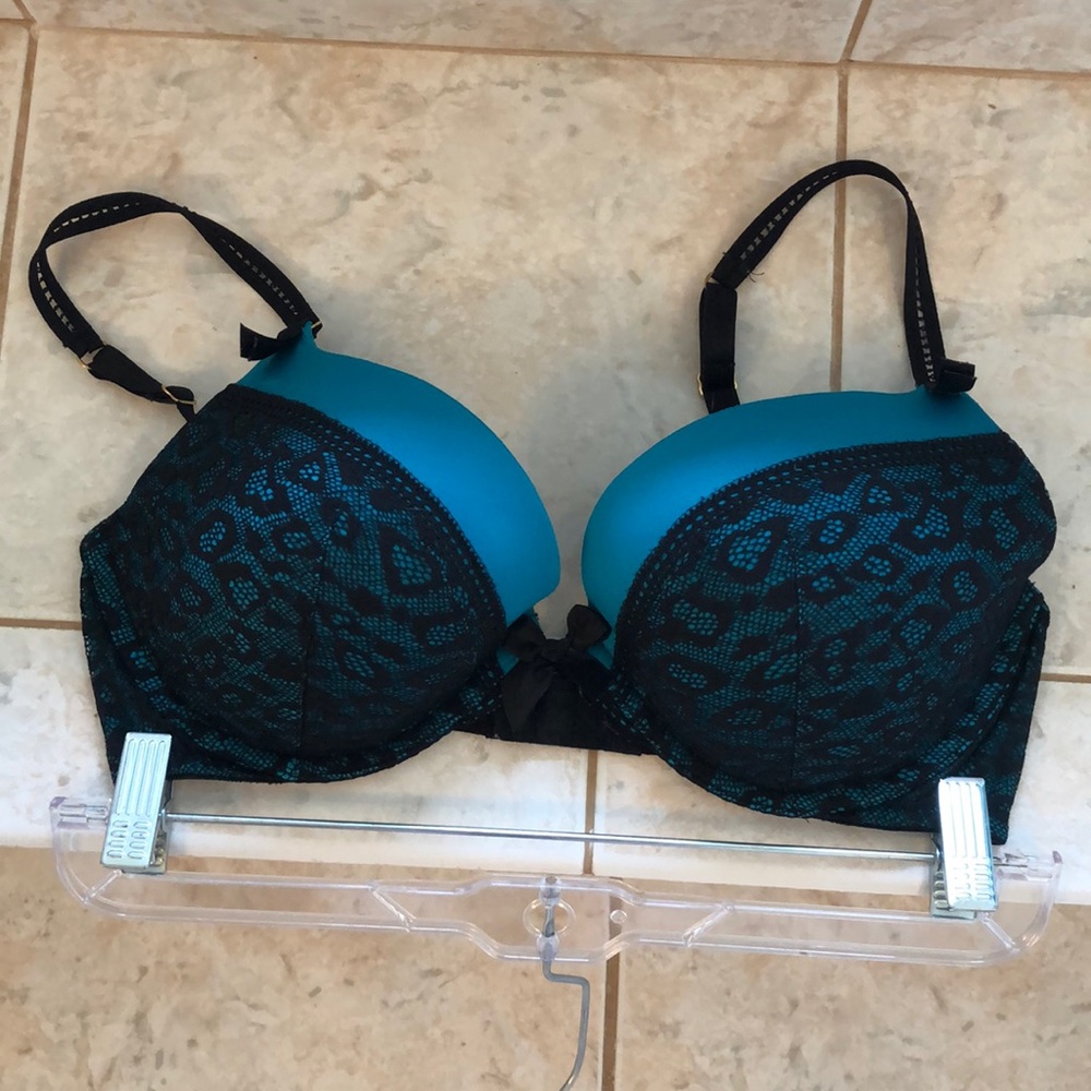 Victoria’s Secret 36D Bra